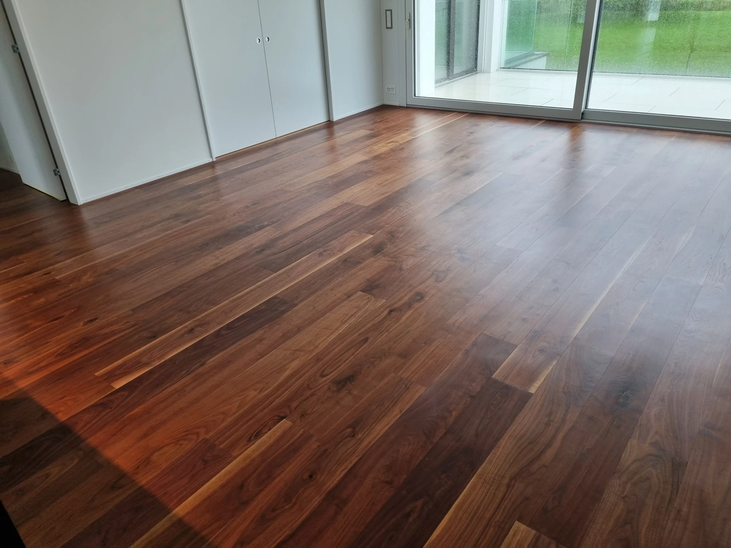 dunkles Parkett